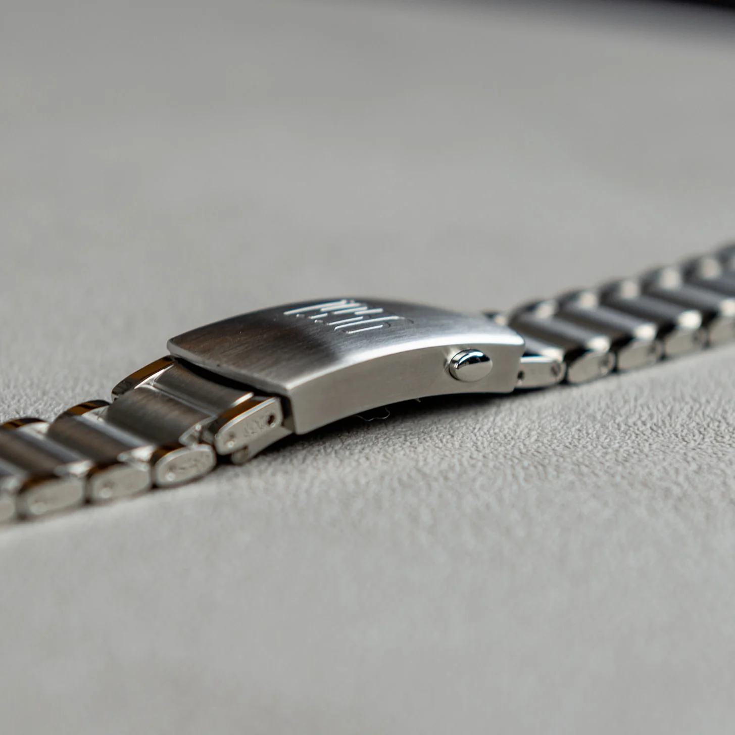 1956 Metal Bracelet - Image 3